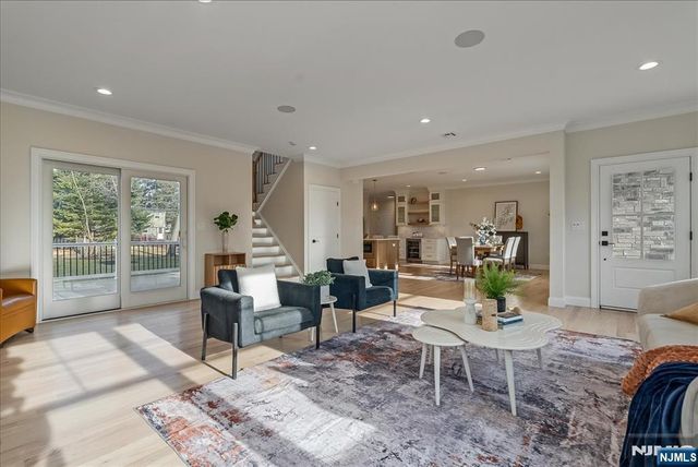 11 Laurel Place, Fairfield, NJ 07004