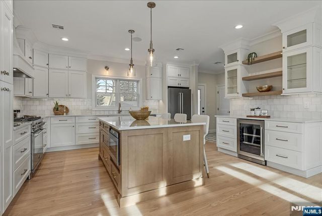 11 Laurel Place, Fairfield, NJ 07004