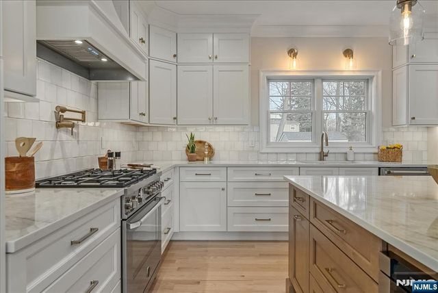 11 Laurel Place, Fairfield, NJ 07004