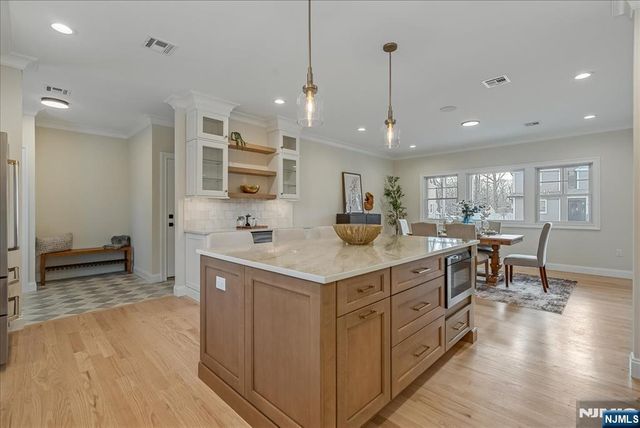 11 Laurel Place, Fairfield, NJ 07004