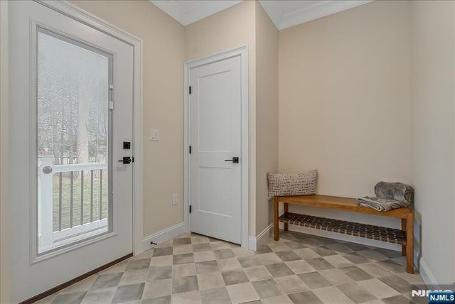 11 Laurel Place, Fairfield, NJ 07004