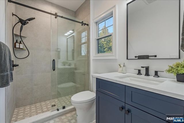 11 Laurel Place, Fairfield, NJ 07004