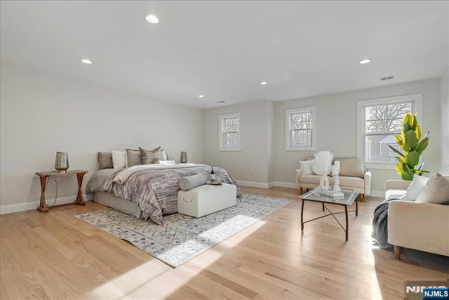 11 Laurel Place, Fairfield, NJ 07004