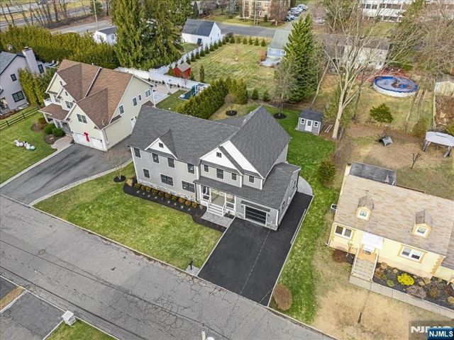 11 Laurel Place, Fairfield, NJ 07004