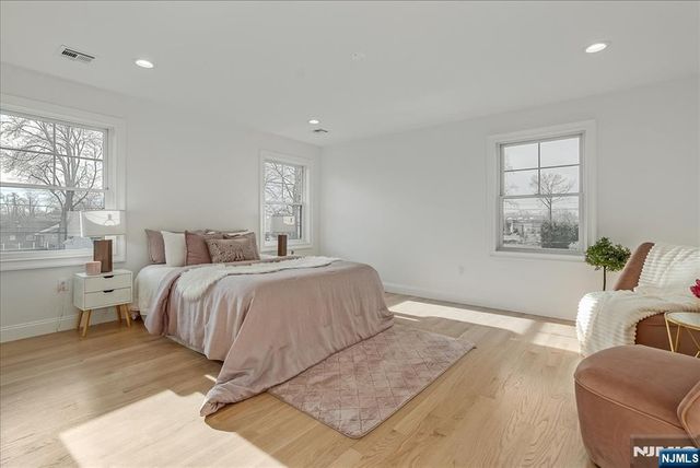 11 Laurel Place, Fairfield, NJ 07004