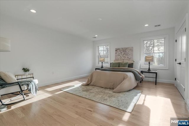 11 Laurel Place, Fairfield, NJ 07004