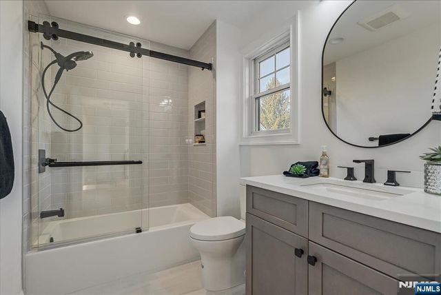 11 Laurel Place, Fairfield, NJ 07004