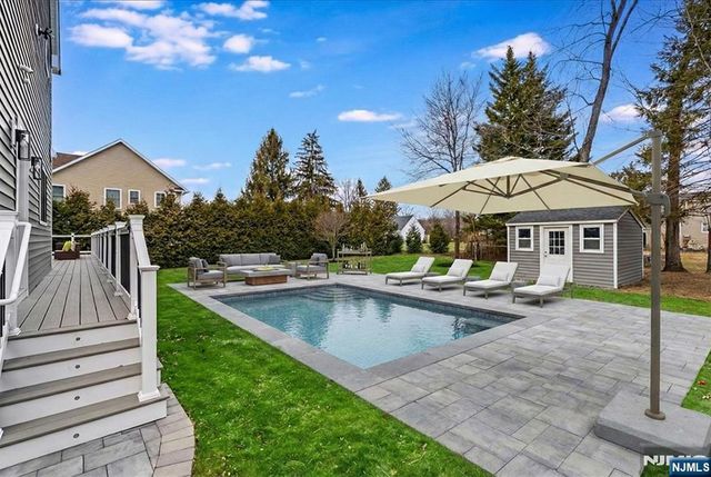 11 Laurel Place, Fairfield, NJ 07004