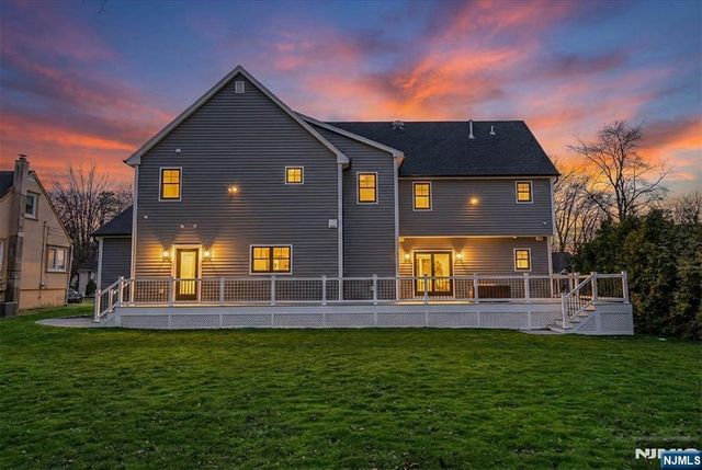 11 Laurel Place, Fairfield, NJ 07004