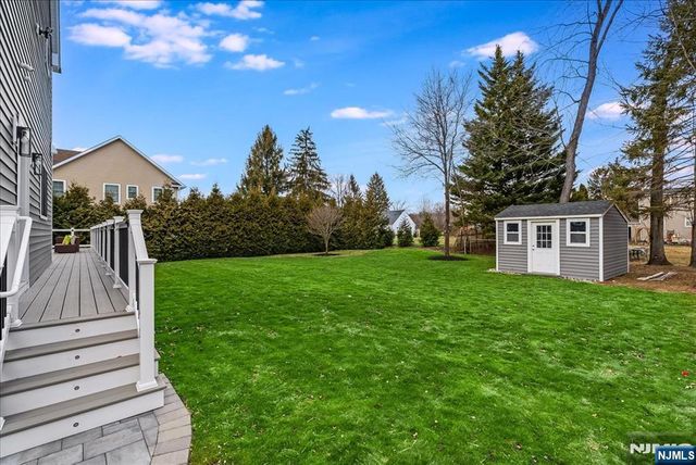 11 Laurel Place, Fairfield, NJ 07004