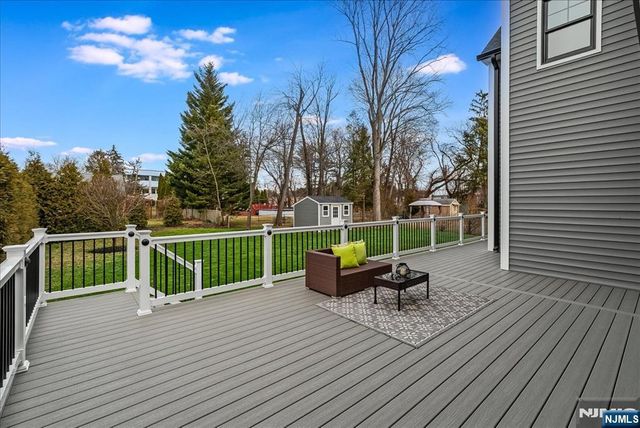 11 Laurel Place, Fairfield, NJ 07004