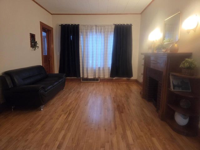 1035 S 33rd STREET, Milwaukee, WI 53215