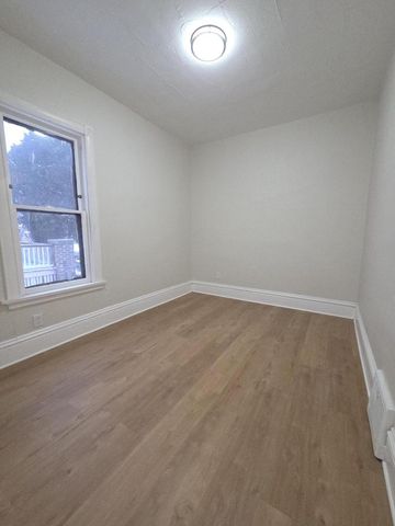 1035 S 33rd STREET, Milwaukee, WI 53215