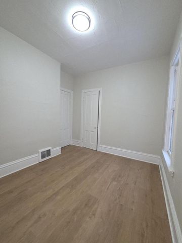 1035 S 33rd STREET, Milwaukee, WI 53215