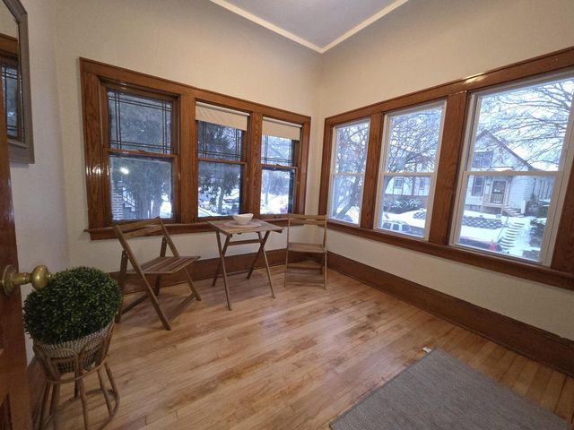 1035 S 33rd STREET, Milwaukee, WI 53215