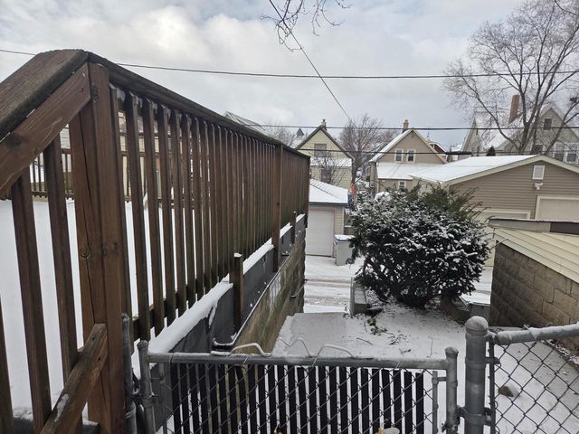 1035 S 33rd STREET, Milwaukee, WI 53215