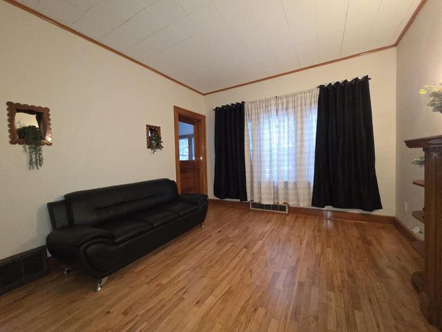 1035 S 33rd STREET, Milwaukee, WI 53215