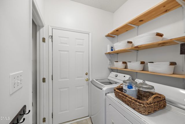 8708 Erinsbrook Drive, Raleigh, NC 27617