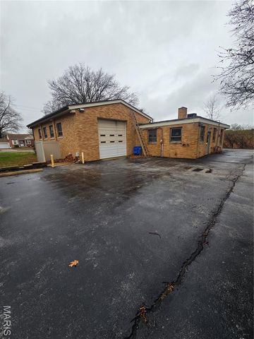 1955 Washington Street, Florissant, MO 63033