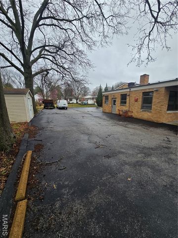 1955 Washington Street, Florissant, MO 63033