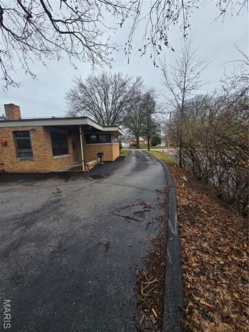 1955 Washington Street, Florissant, MO 63033