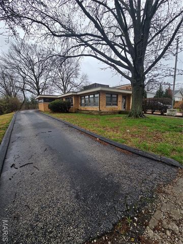 1955 Washington Street, Florissant, MO 63033