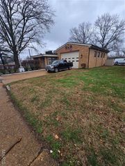 1955 Washington Street, Florissant, MO 63033