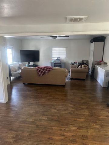 5545 E Washington Avenue, Fresno, CA 93727