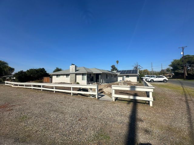 5545 E Washington Avenue, Fresno, CA 93727