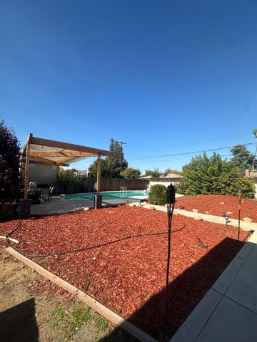 5545 E Washington Avenue, Fresno, CA 93727