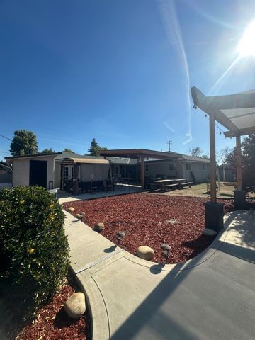 5545 E Washington Avenue, Fresno, CA 93727
