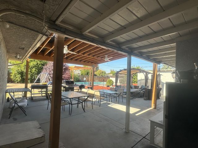 5545 E Washington Avenue, Fresno, CA 93727