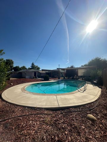 5545 E Washington Avenue, Fresno, CA 93727