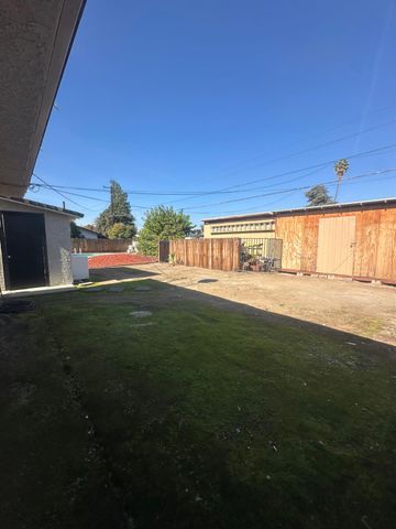 5545 E Washington Avenue, Fresno, CA 93727