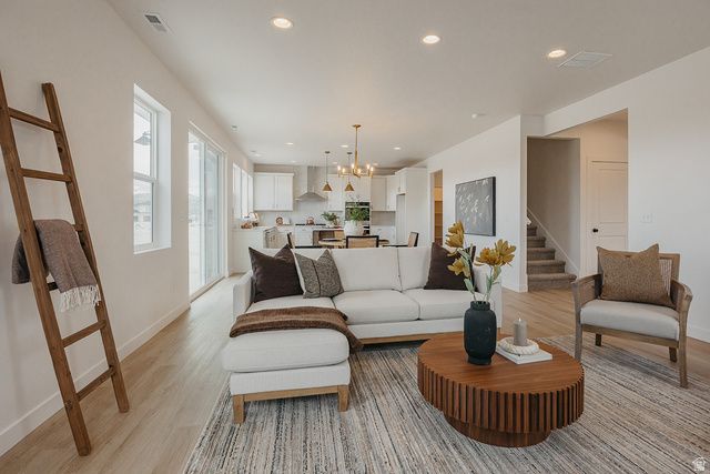 5233 S PARAMOUNT DR, Riverdale, UT 84405