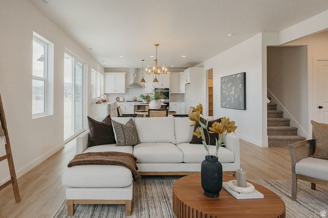 5233 S PARAMOUNT DR, Riverdale, UT 84405