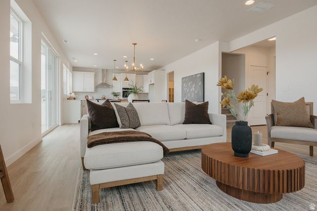 5233 S PARAMOUNT DR, Riverdale, UT 84405