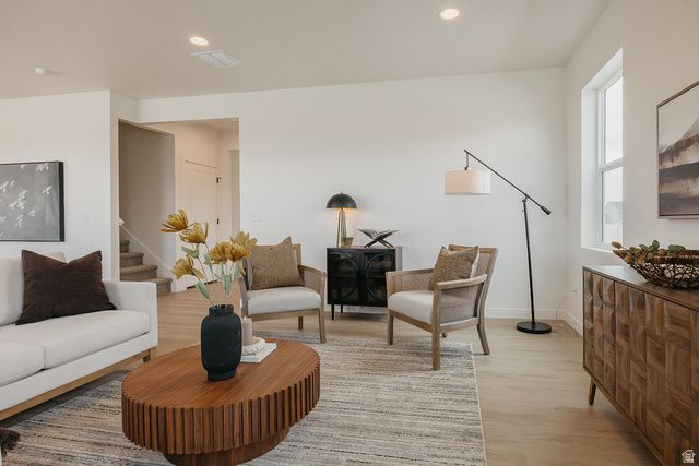 5233 S PARAMOUNT DR, Riverdale, UT 84405