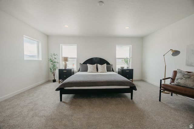 5233 S PARAMOUNT DR, Riverdale, UT 84405