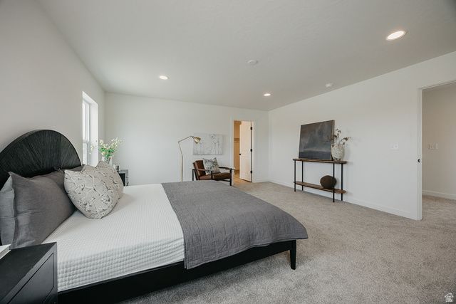 5233 S PARAMOUNT DR, Riverdale, UT 84405