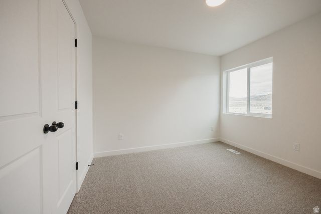 5233 S PARAMOUNT DR, Riverdale, UT 84405