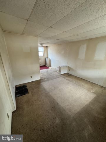 660 COPLEY RD, Upper Darby, PA 19082