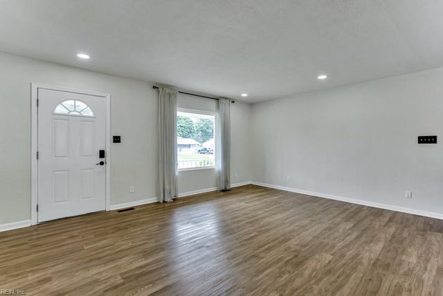 8304 Halprin DR, Norfolk, VA 23518