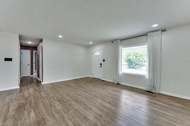 8304 Halprin DR, Norfolk, VA 23518