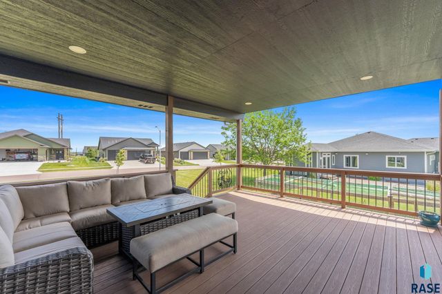 1720 N Paddington Trl Trail, Sioux Falls, SD 57110