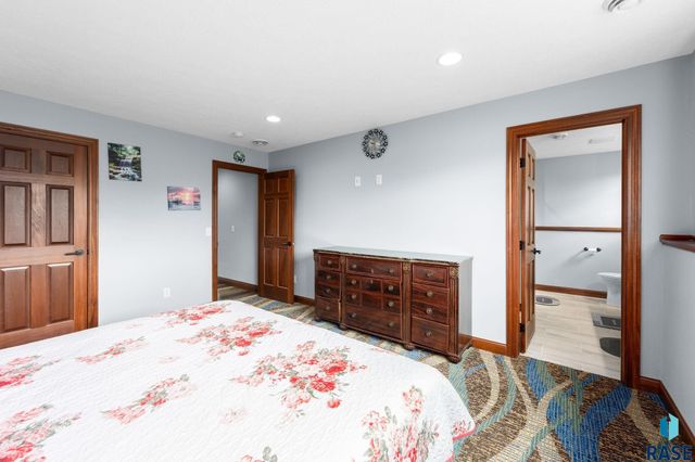 1720 N Paddington Trl Trail, Sioux Falls, SD 57110
