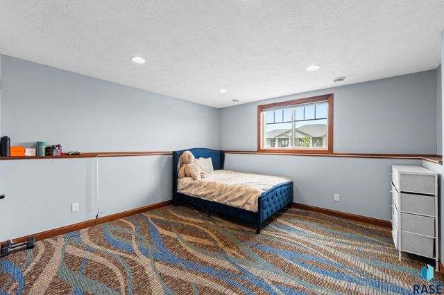 1720 N Paddington Trl Trail, Sioux Falls, SD 57110