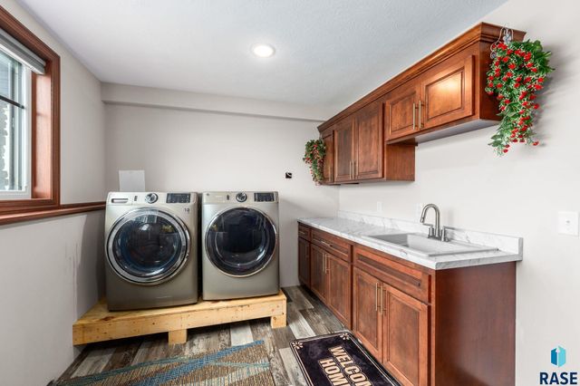 1720 N Paddington Trl Trail, Sioux Falls, SD 57110