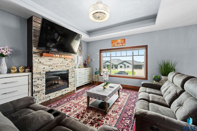1720 N Paddington Trl Trail, Sioux Falls, SD 57110