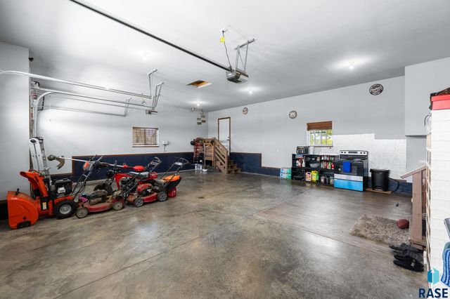 1720 N Paddington Trl Trail, Sioux Falls, SD 57110